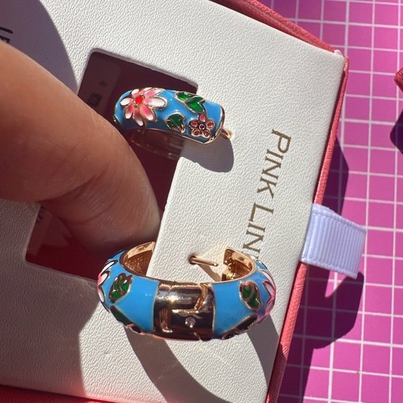 Pink linen clip on earrings blue gold tone flower loop LEAD SAFE NICKEL FREE NIB - Picture 3 of 10